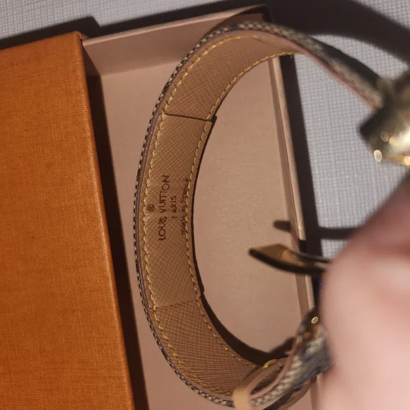 Louis Vuitton Bracelet with Gold Flower - Picture 3 of 4